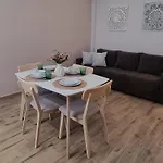 Marathon & Apartament Keri