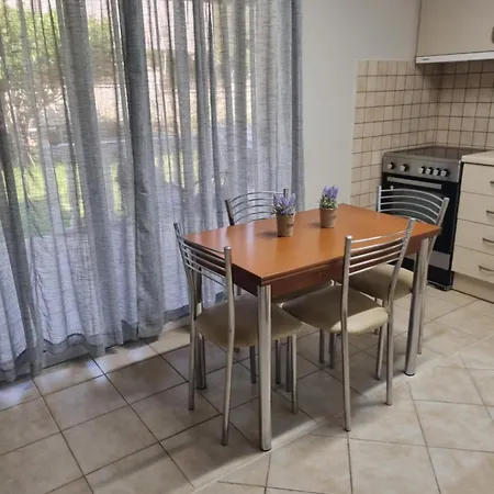 马拉松一室公寓及公寓 *