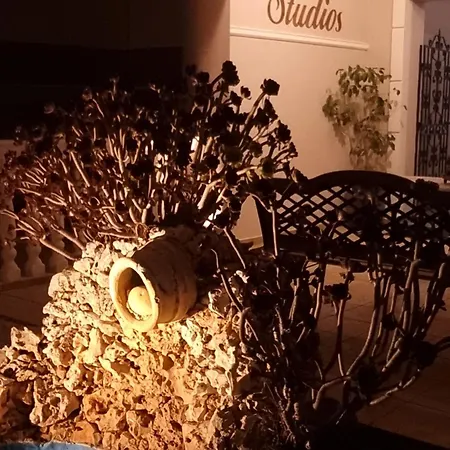 Marathon Studios & Apartment