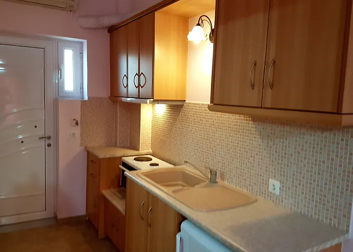 Marathon Studios&apartments *